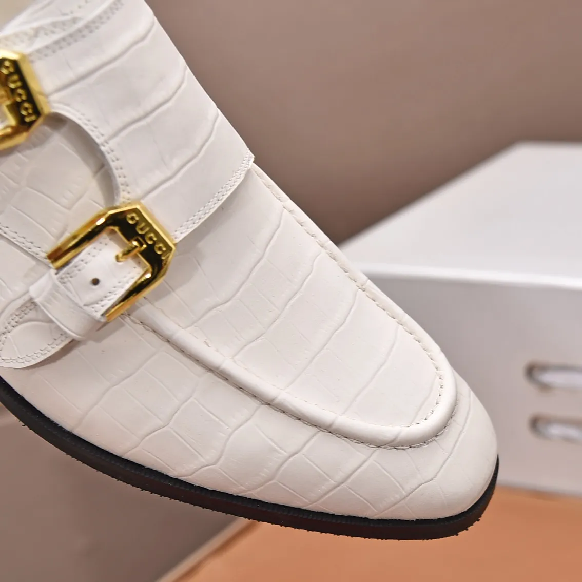Men's shoes 💰560 (high-end, all cowhide) GUCCI high-end formal leather shoes, original imported fabrics from Italy, cowhide lining, original hardware. I believe you will be struck by it from the first moment you see it. The avant-garde atmosphere can no longer fully interpret its elegance. AAA grade rubber outsole, super comfortable. Original counter last, ensuring its original version and quality. The simple upper ensures its comfort and breathability. A pair of truly good shoes has its own unique soul, famous quality, regular size 38-44 (45 46 customized)